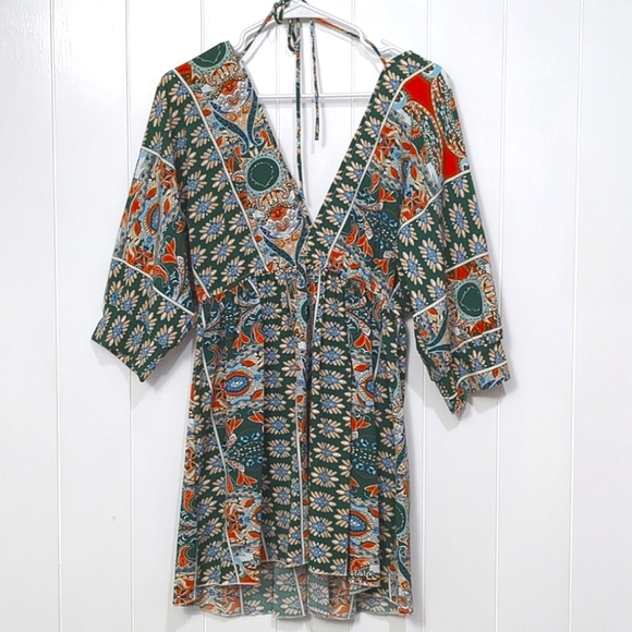 Effordam Tops - 🖤 BOGOF!  Like New Effordam Abstract V Neck Front and Back